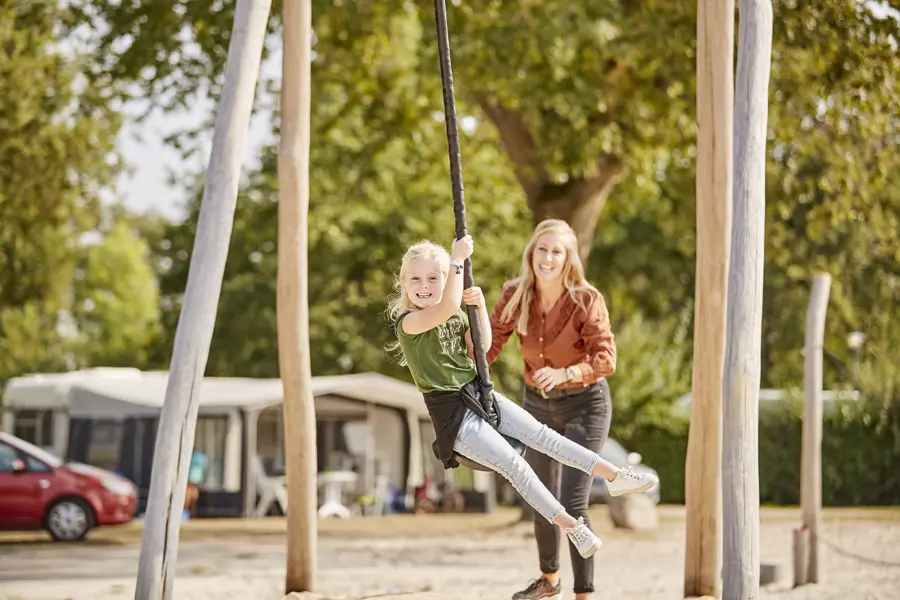 Kampeerplaats Comfort met speelelement 54