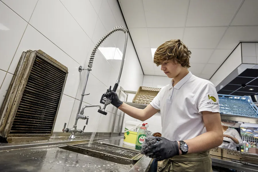 230418 header medewerker keuken 3