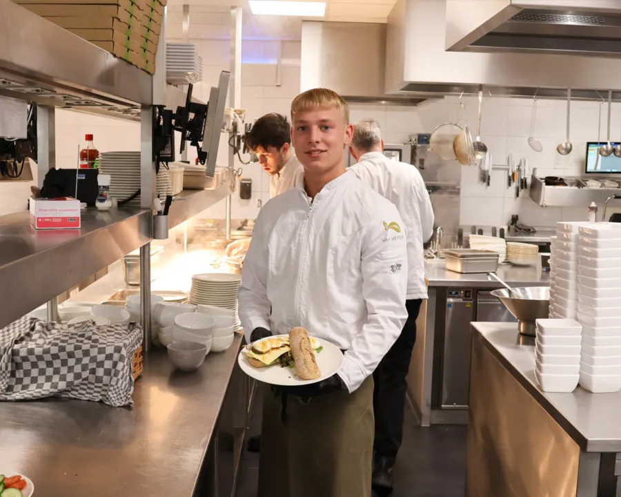 230418 header medewerker keuken 4