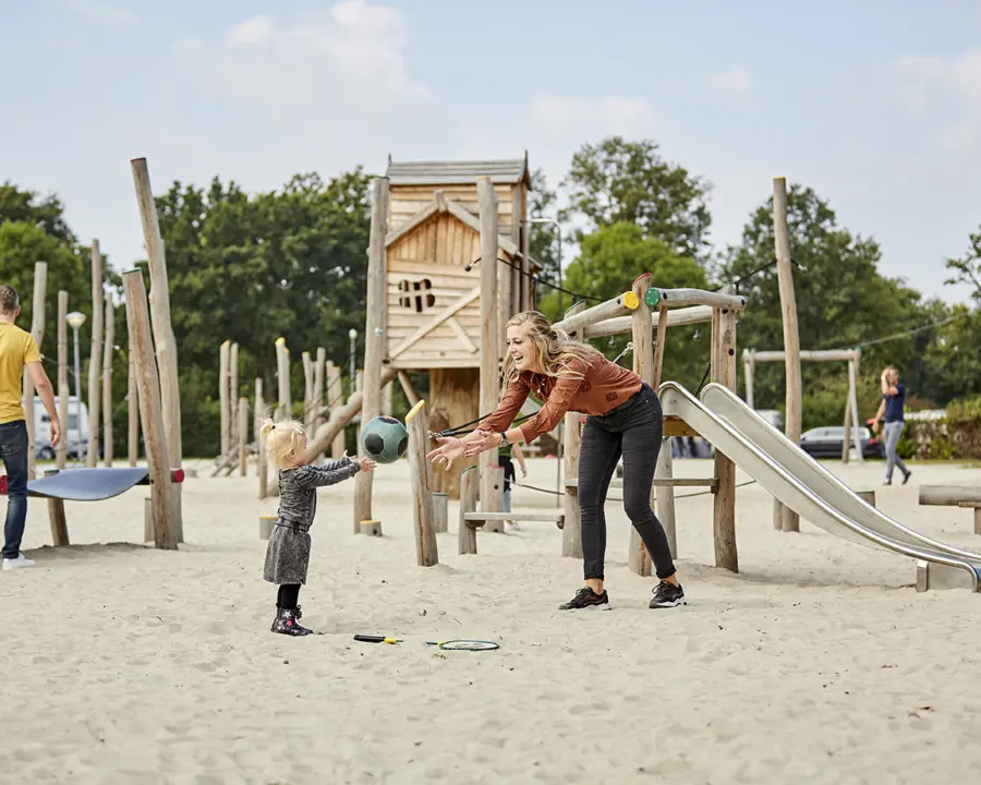 Kampeerplaats Comfort met speelelement 74